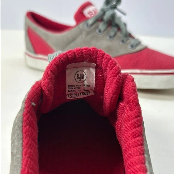 Bally Unisex Red and Gray Sneakers Vibrant Two-Tone Design - Picture 7 of 9